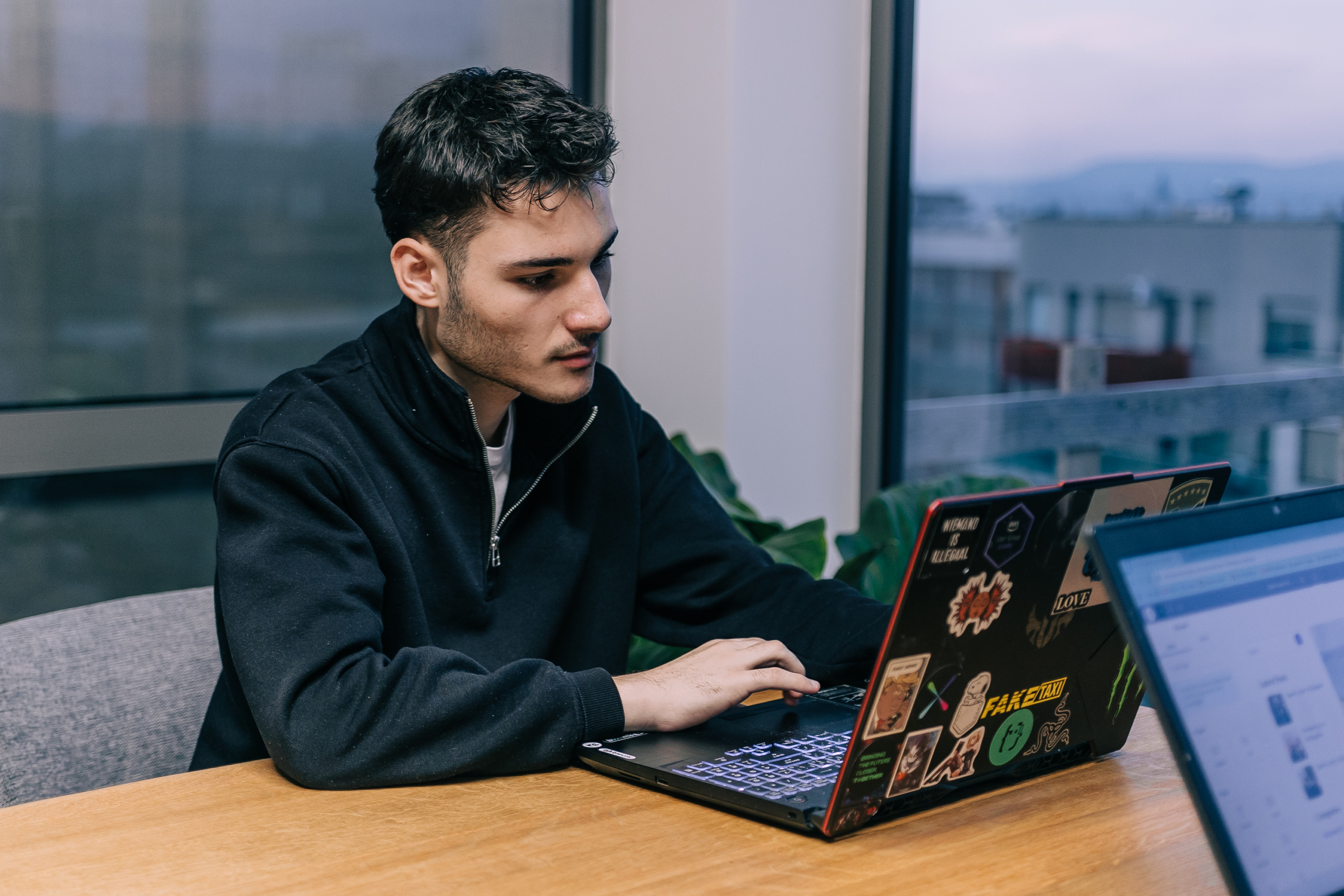 MOVE-TO-IMPROVE-IT-STUDENT-KOSOVO-TO-BUDAST-1-1-scaled.jpg