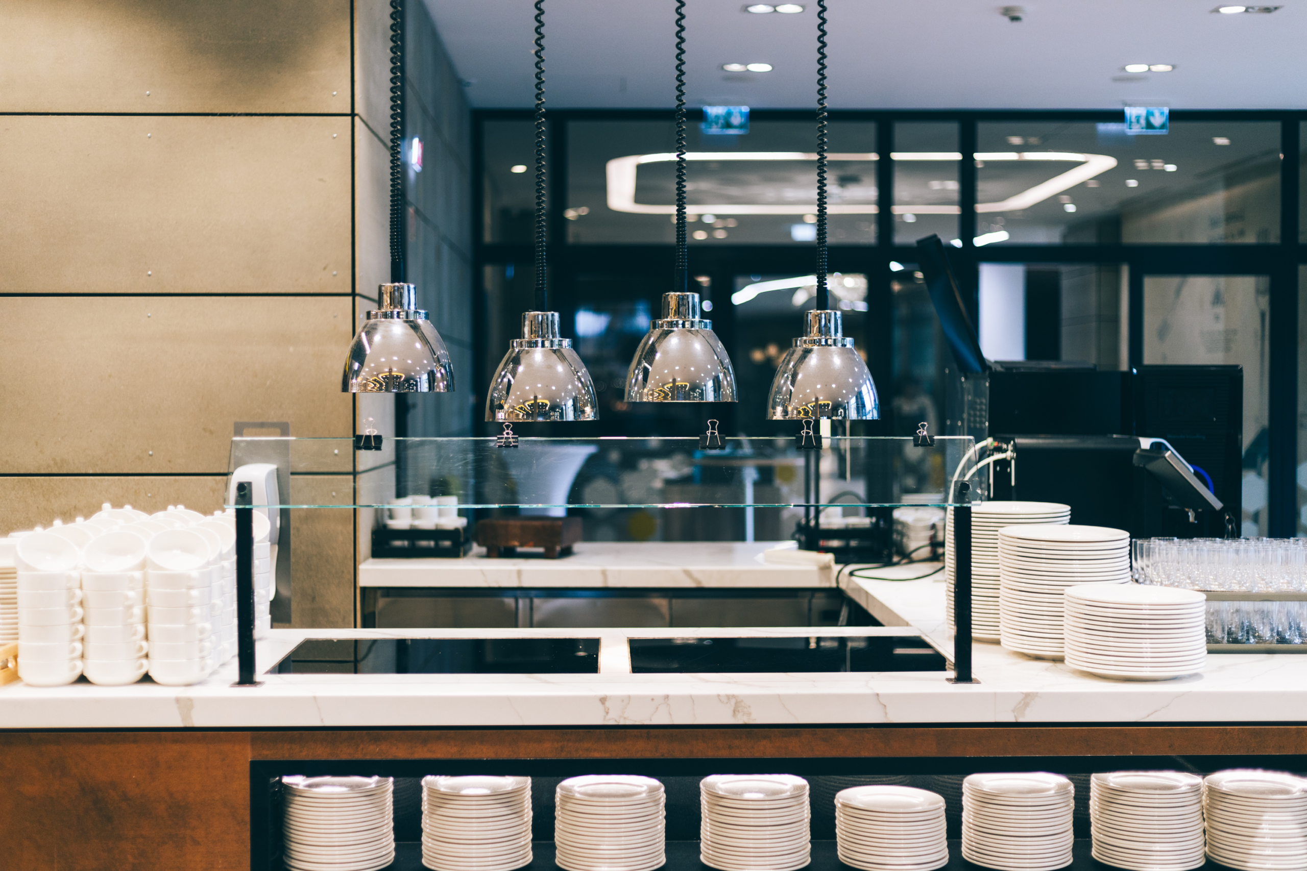 waiter-student-meoutpro-1-scaled.jpg