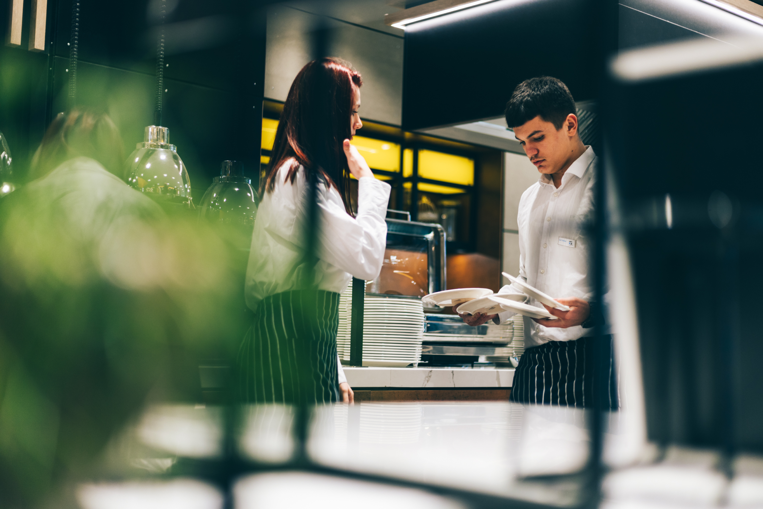 waiter-student-meoutpro-32-2-scaled.jpg