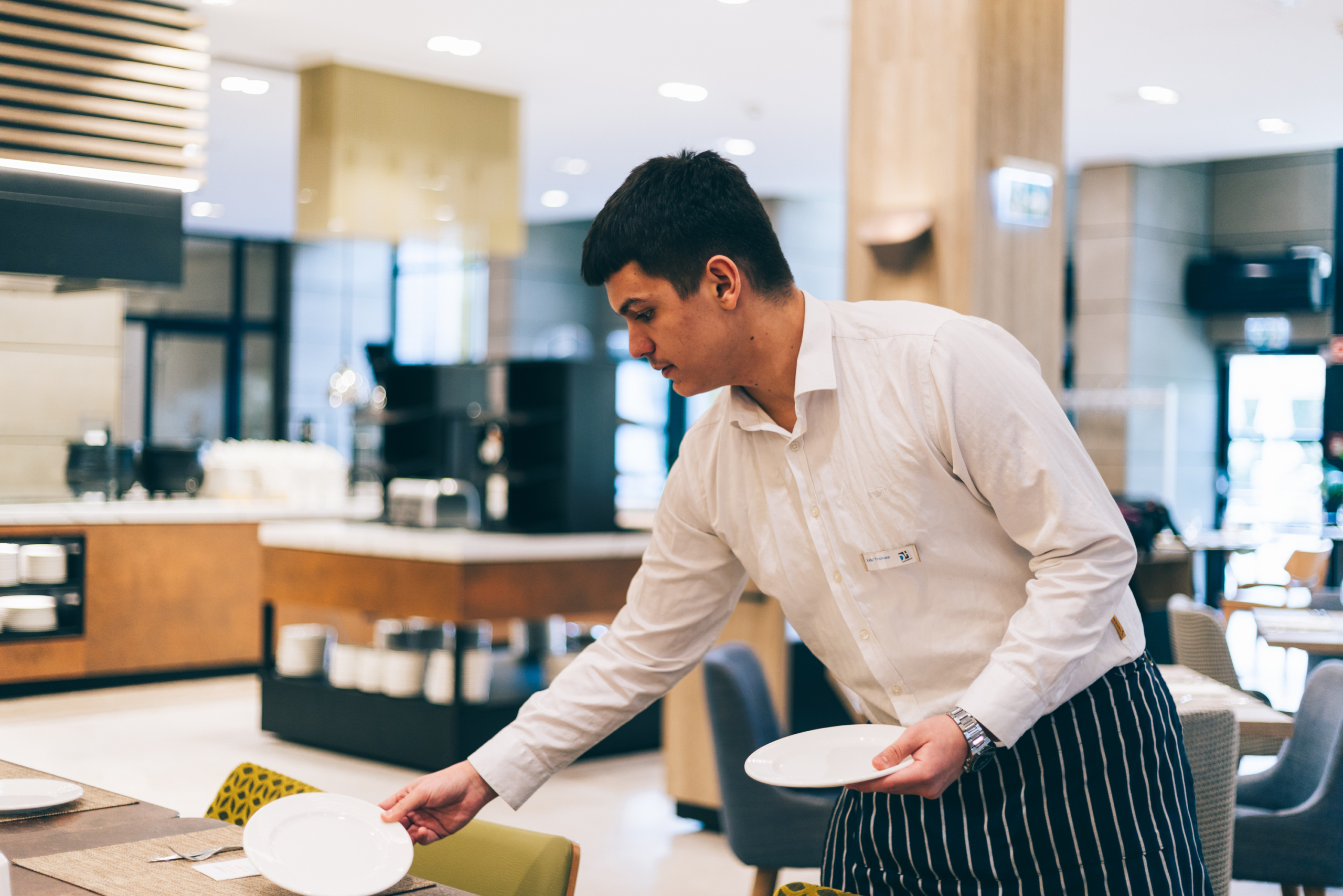 waiter-student-meoutpro-48-scaled.jpg